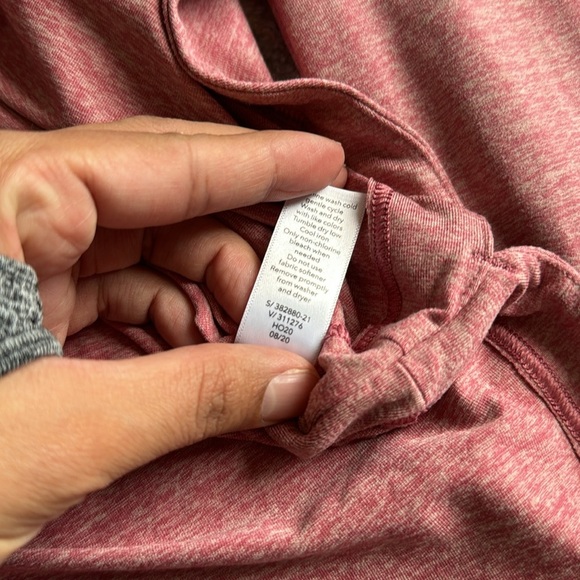 Athleta Womens Pink Long Sleeve Crew Neck Top Stretch Curved Hem Side Slits M - Picture 6 of 7